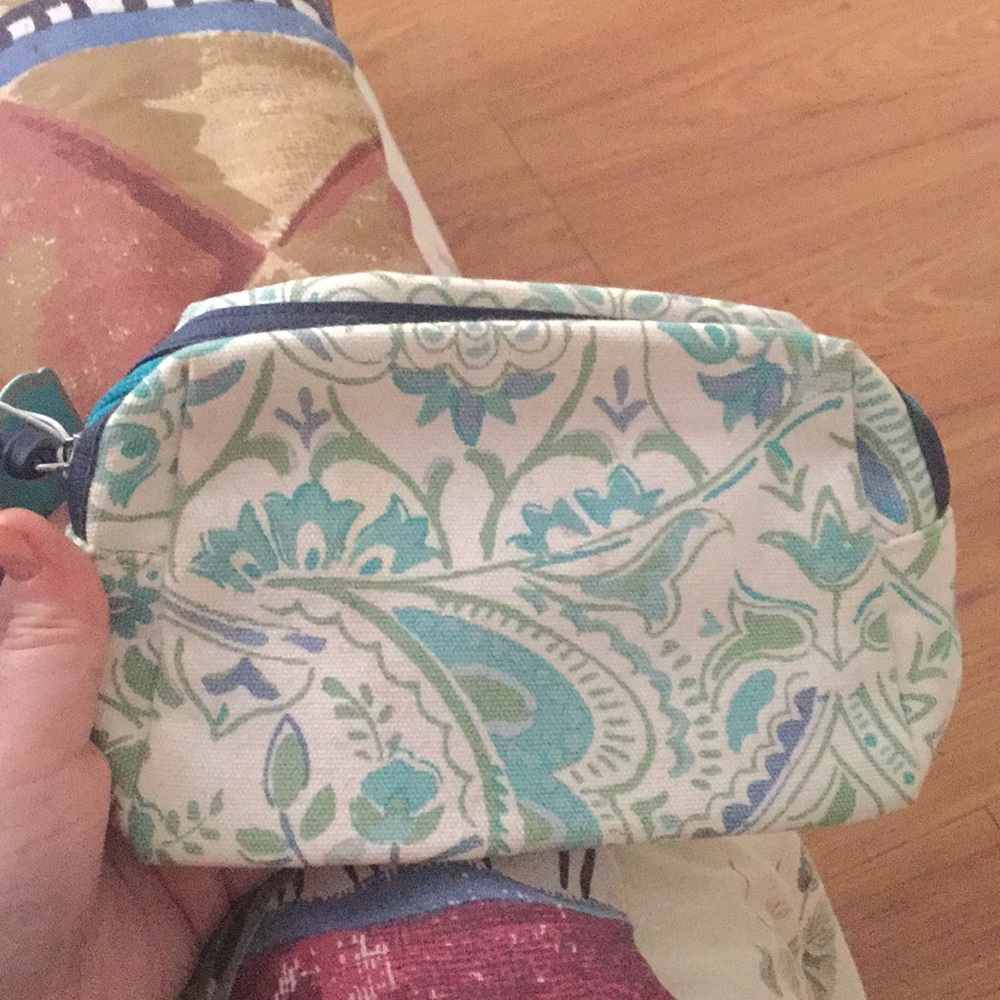 Zipper pouch